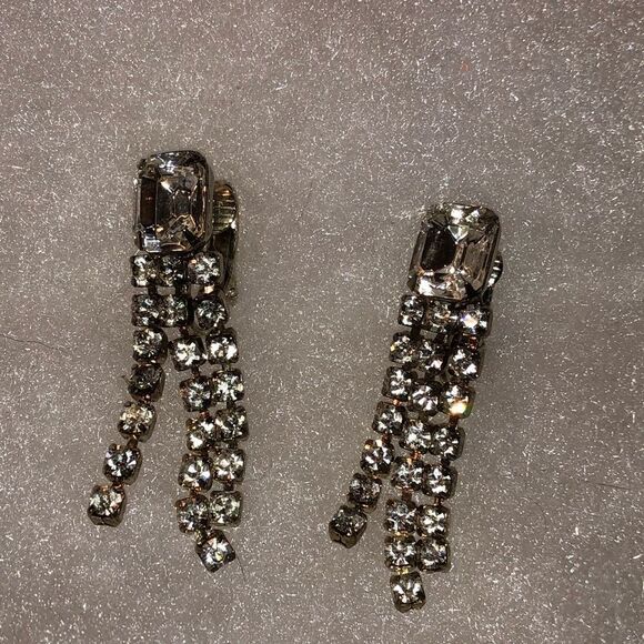Vintage rhinestone clip dangling earrings - Picture 1 of 3